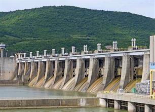 How should the Danube river system contribute to the fish migration restoration targets of the EU Biodiversity Strategy 2030?